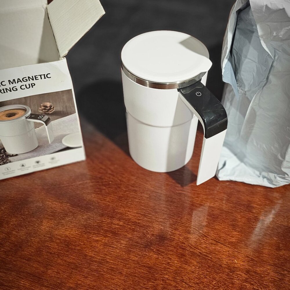 The 380ML(1.6 cups) Automatic Self Stirring Mug